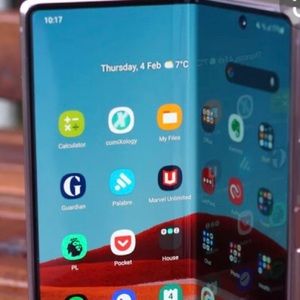 Phone surprise box 2-4 phones each box